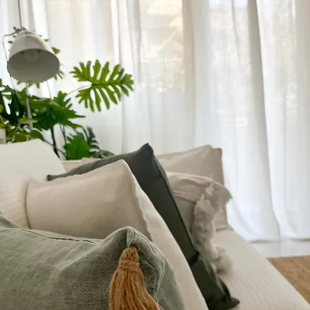 Your Cozy Downtown - Larissa